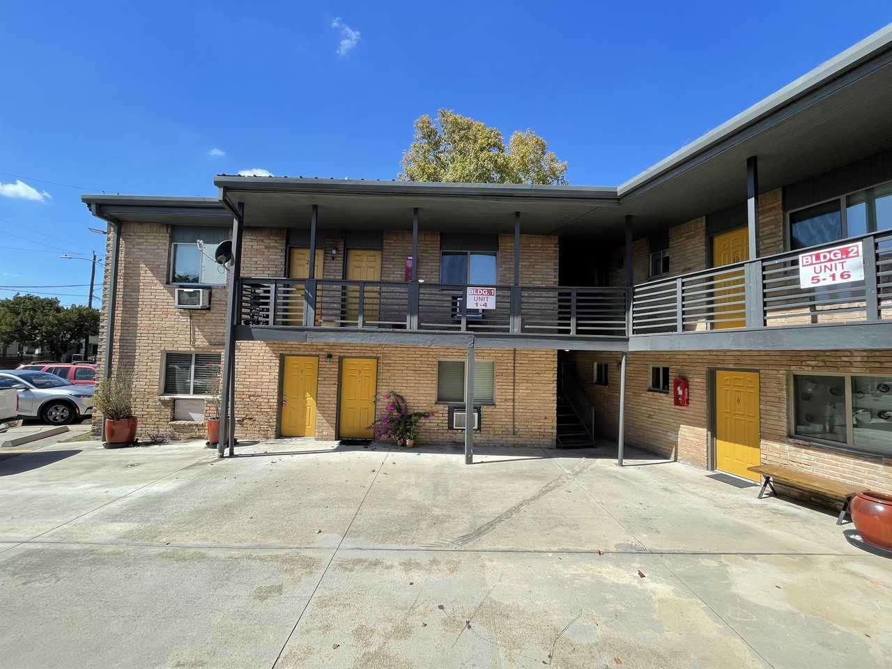 4811 Oakland St #10 - Photo 3 of 12