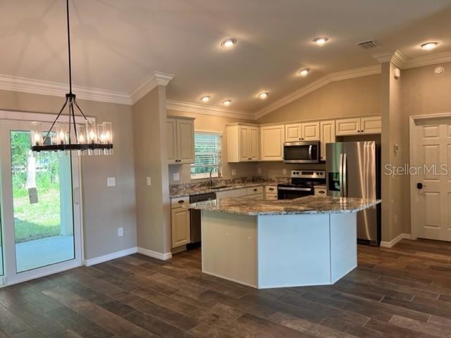 SE Boulevard - Photo 2 of 7