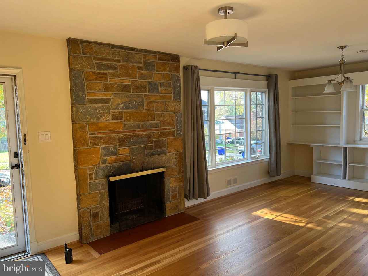 10003 Crestwood Rd - Photo 2 of 26