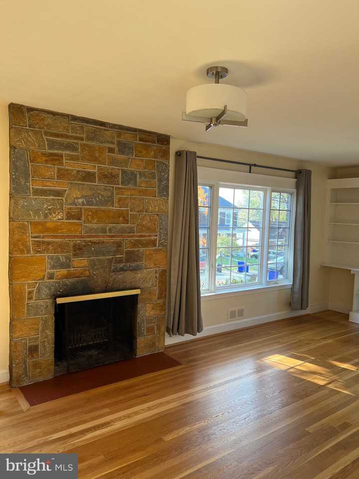 10003 Crestwood Rd - Photo 3 of 26