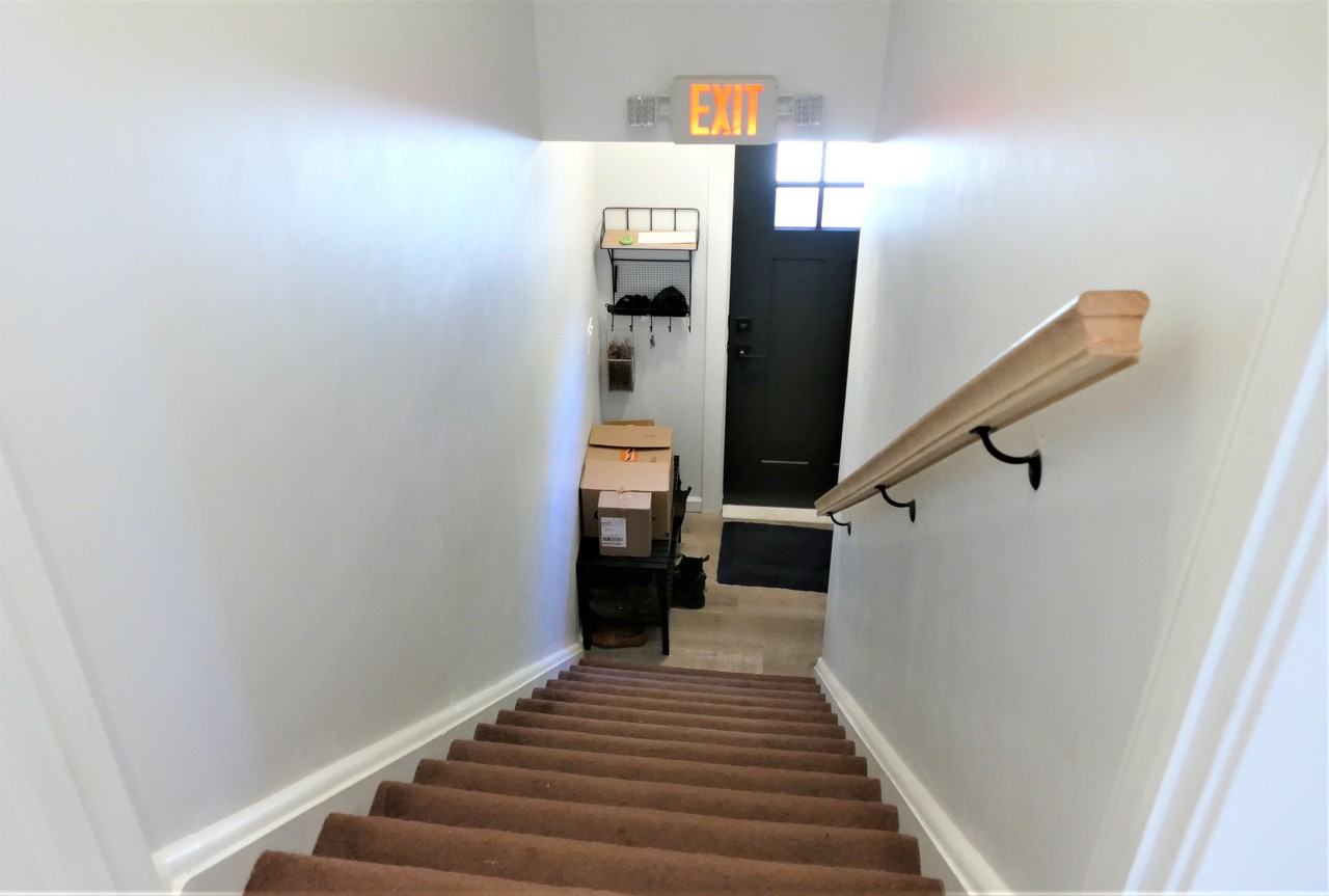 35 Chestnut Hill Rd Apt 2 - Photo 3 of 10