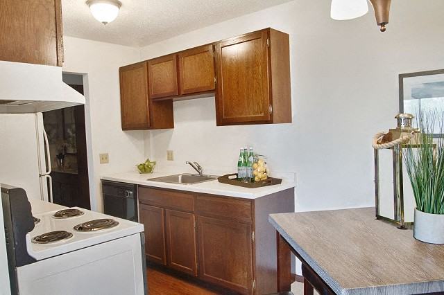 Cambridge Towers Apartments - Photo 4 of 10