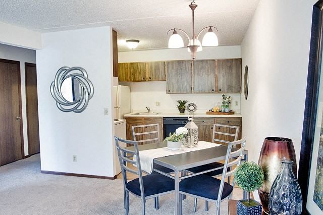 Central Park Manor - Photo 3 of 12