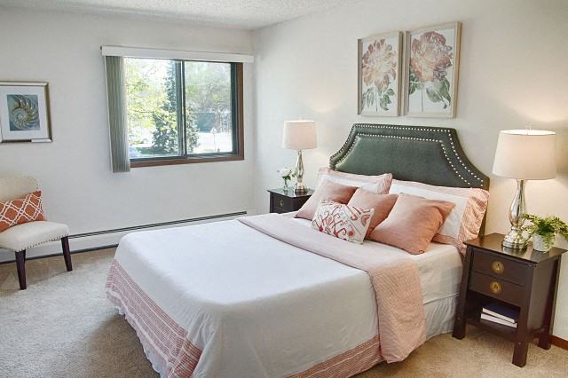 Central Park Manor - Photo 5 of 12