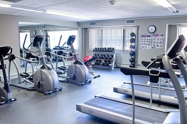 Central Park Manor - Photo 6 of 12