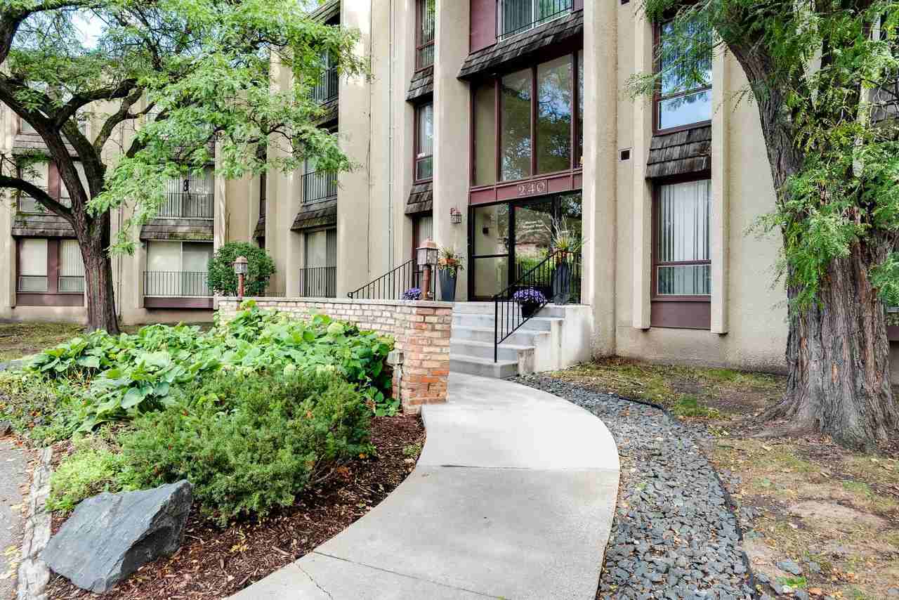 Wayzata Woods Apartments - Photo 2 of 22