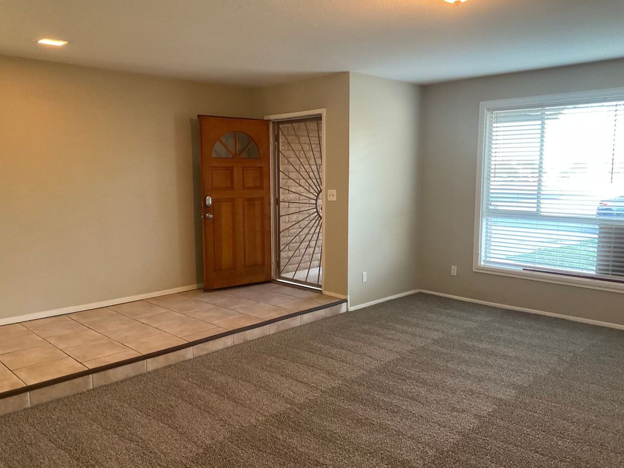 3041 W Calavar Rd - Photo 2 of 16