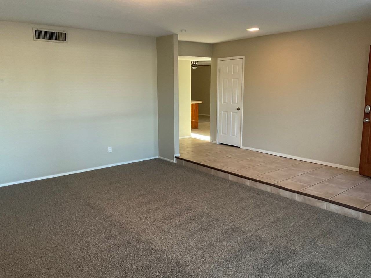 3041 W Calavar Rd - Photo 3 of 16