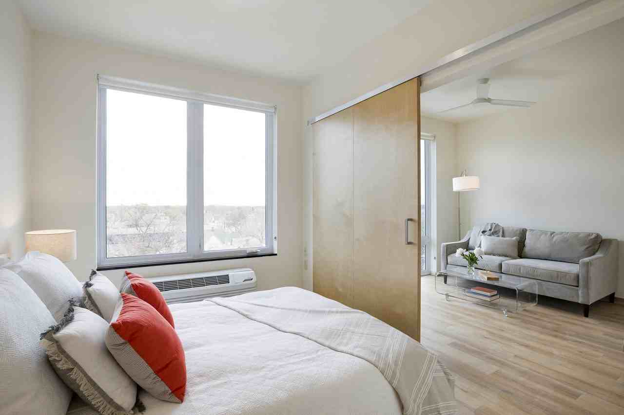 Lyndy Apartments - Photo 5 of 15