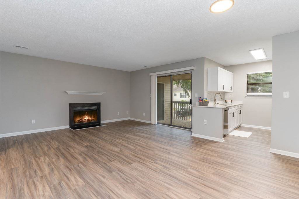 The Willow - Photo 3 of 44