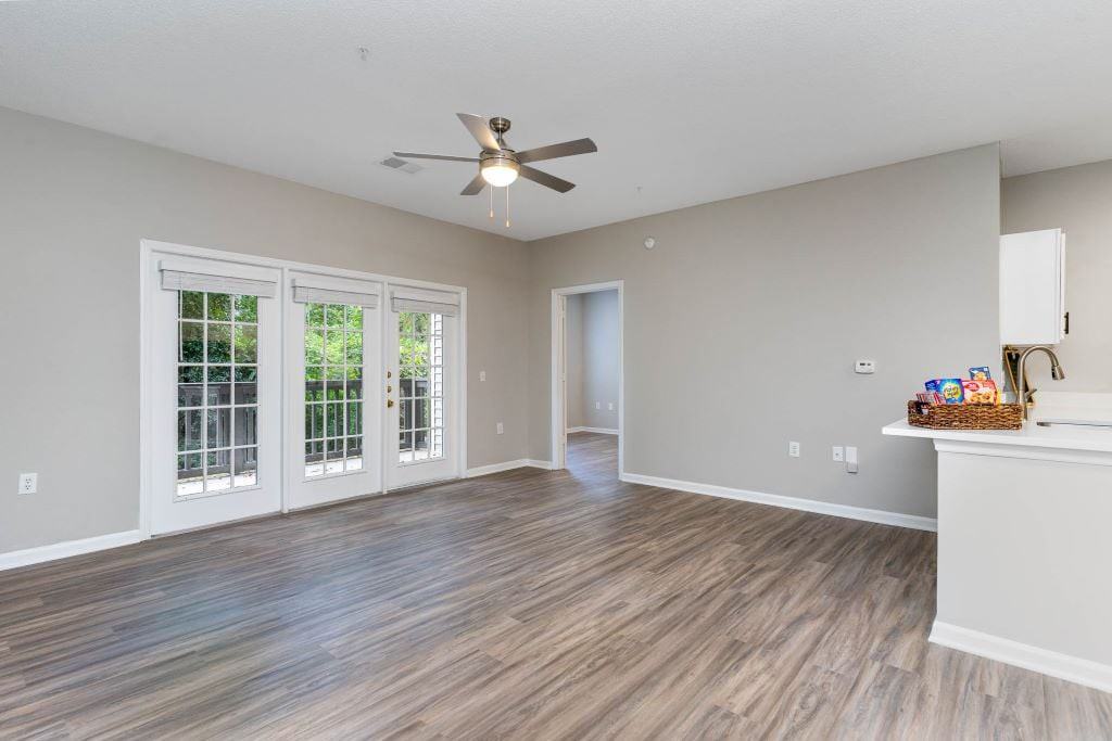 The Willow - Photo 4 of 44