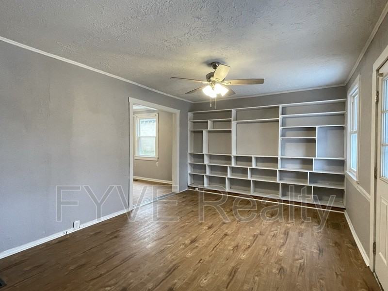 1304 9th St - Photo 2 of 27