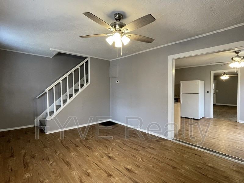 1304 9th St - Photo 3 of 27