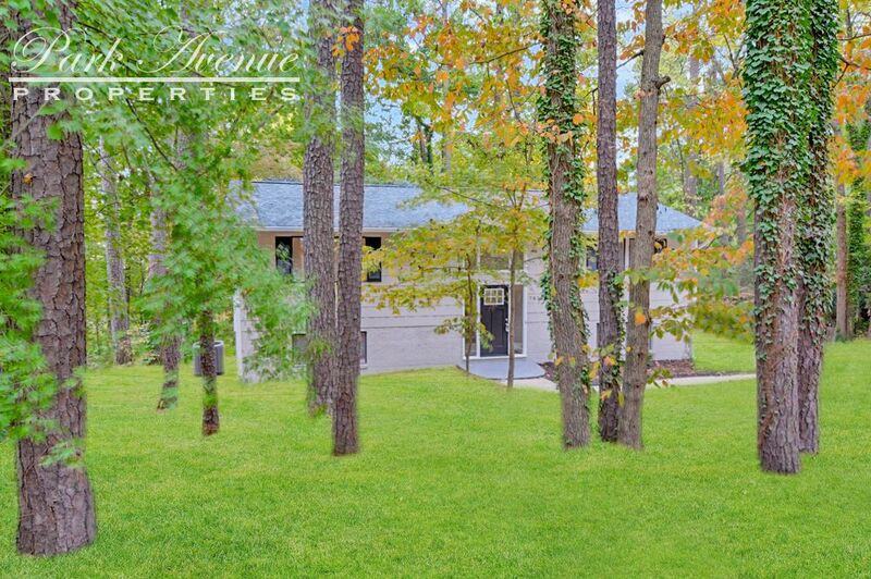 7812 Haymarket Ln - Photo 3 of 28