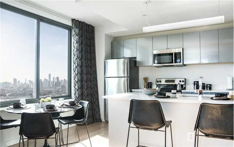 595 Pavonia Ave #2005