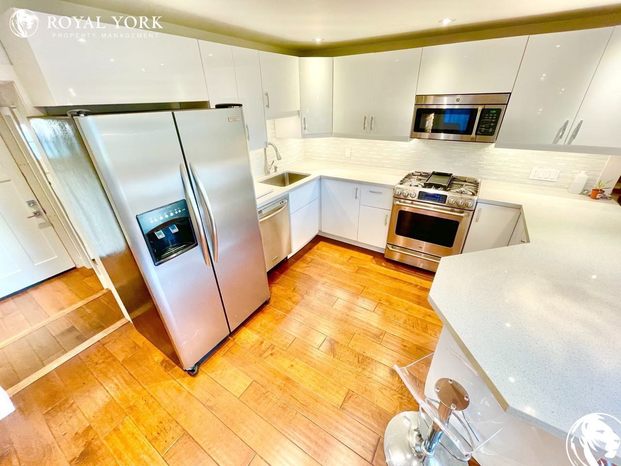 25 Park Cres - Photo 2 of 39