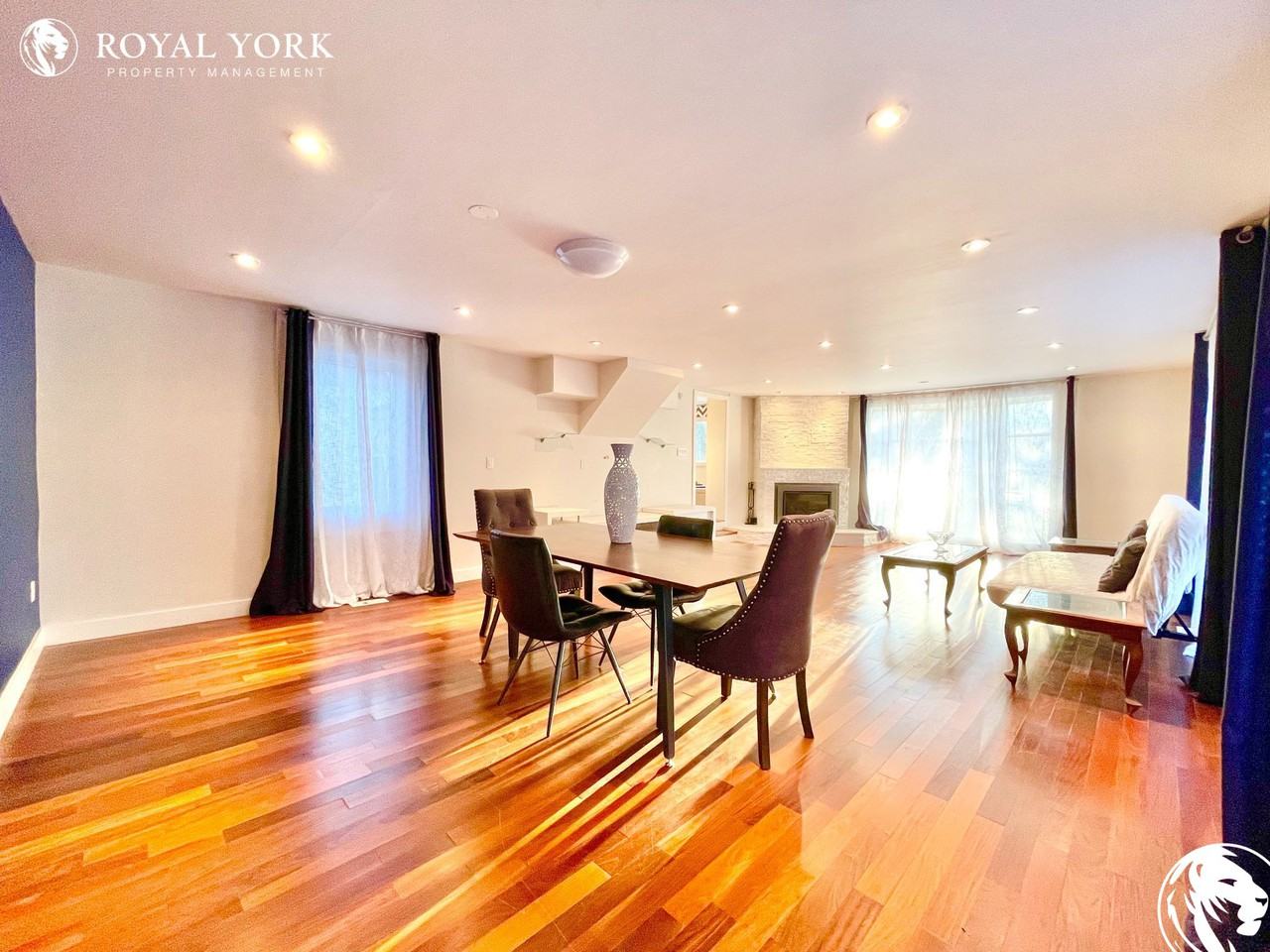 25 Park Cres - Photo 3 of 39