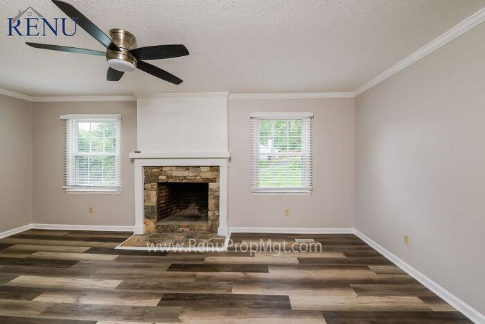 1466 Woodside Dr - Photo 2 of 19