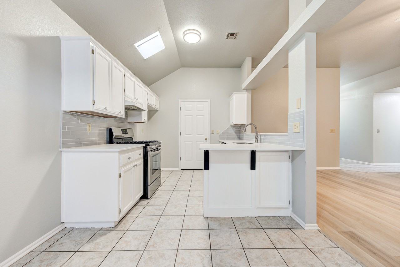 1904 Pendleton Dr #1 - Photo 5 of 18