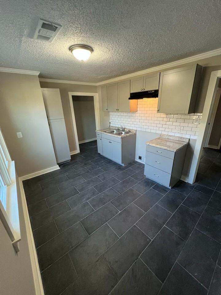 808 Josephine St #1 - Photo 4 of 14