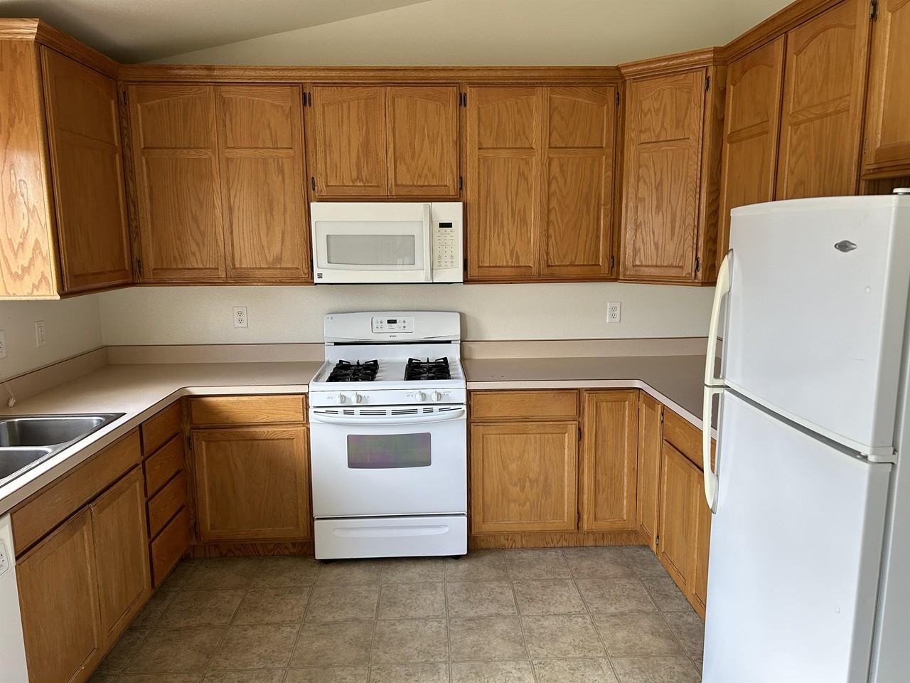 954 Woodhaven Dr #1 - Photo 2 of 9