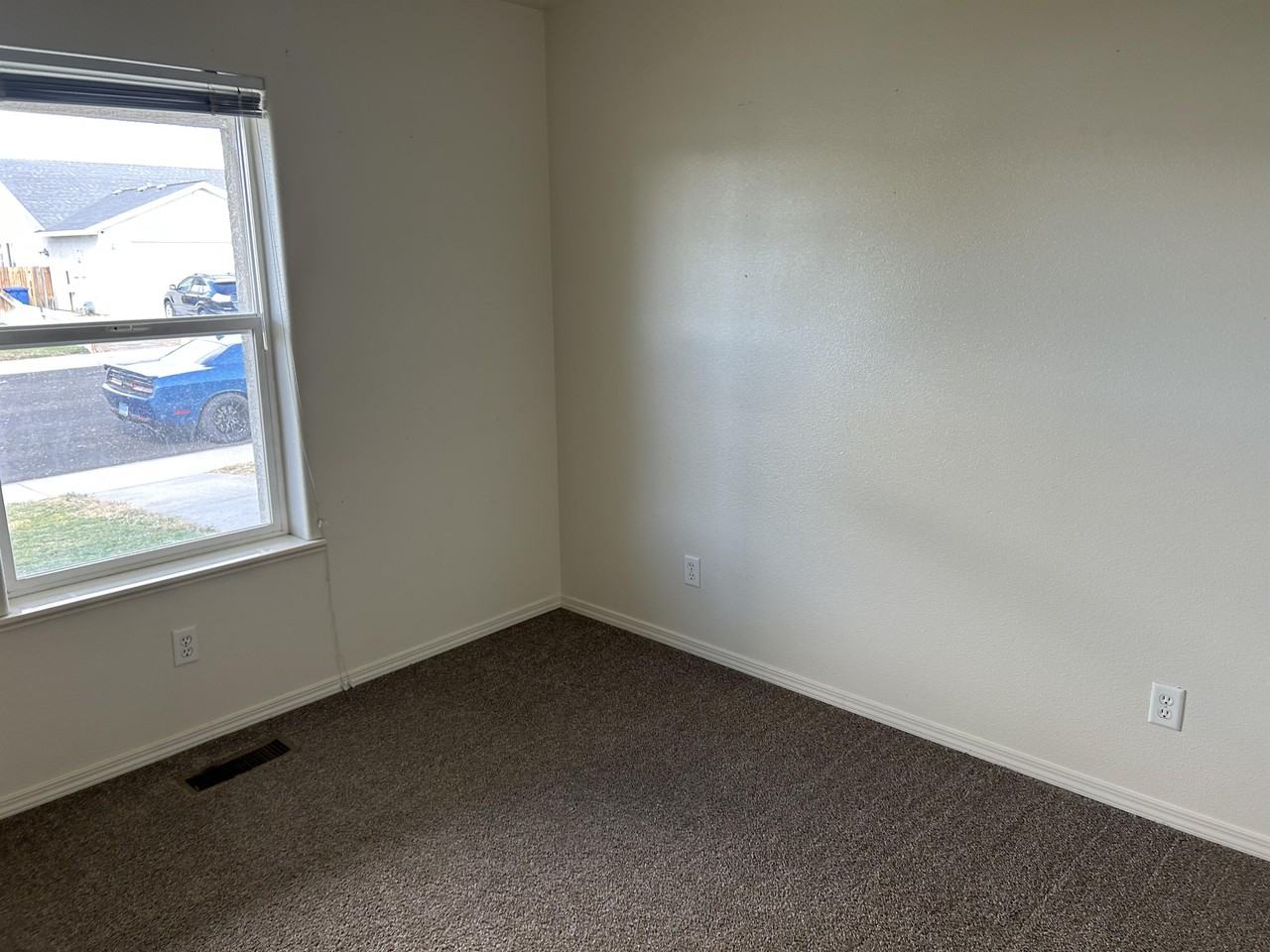 954 Woodhaven Dr #1 - Photo 3 of 9