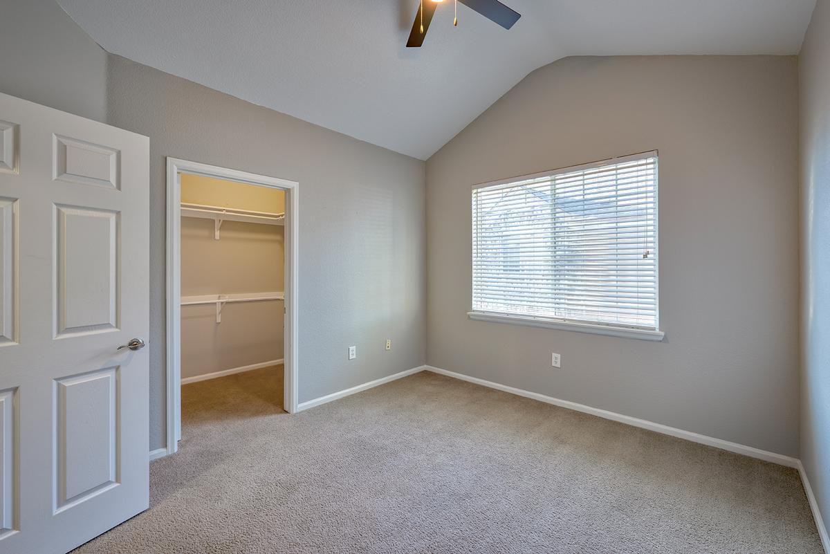 10550 E Iowa Ave - Photo 7 of 22