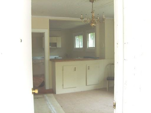 913 Pine St - Photo 2 of 10