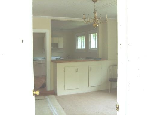 913 Pine St - Photo 3 of 10