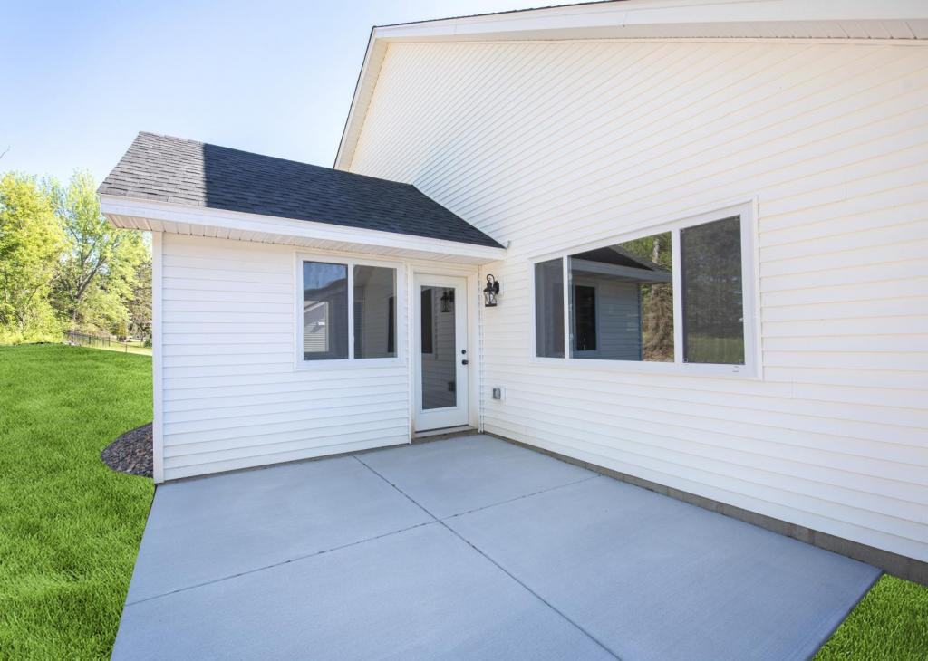 18870 Tyler St Nw - Photo 2 of 14