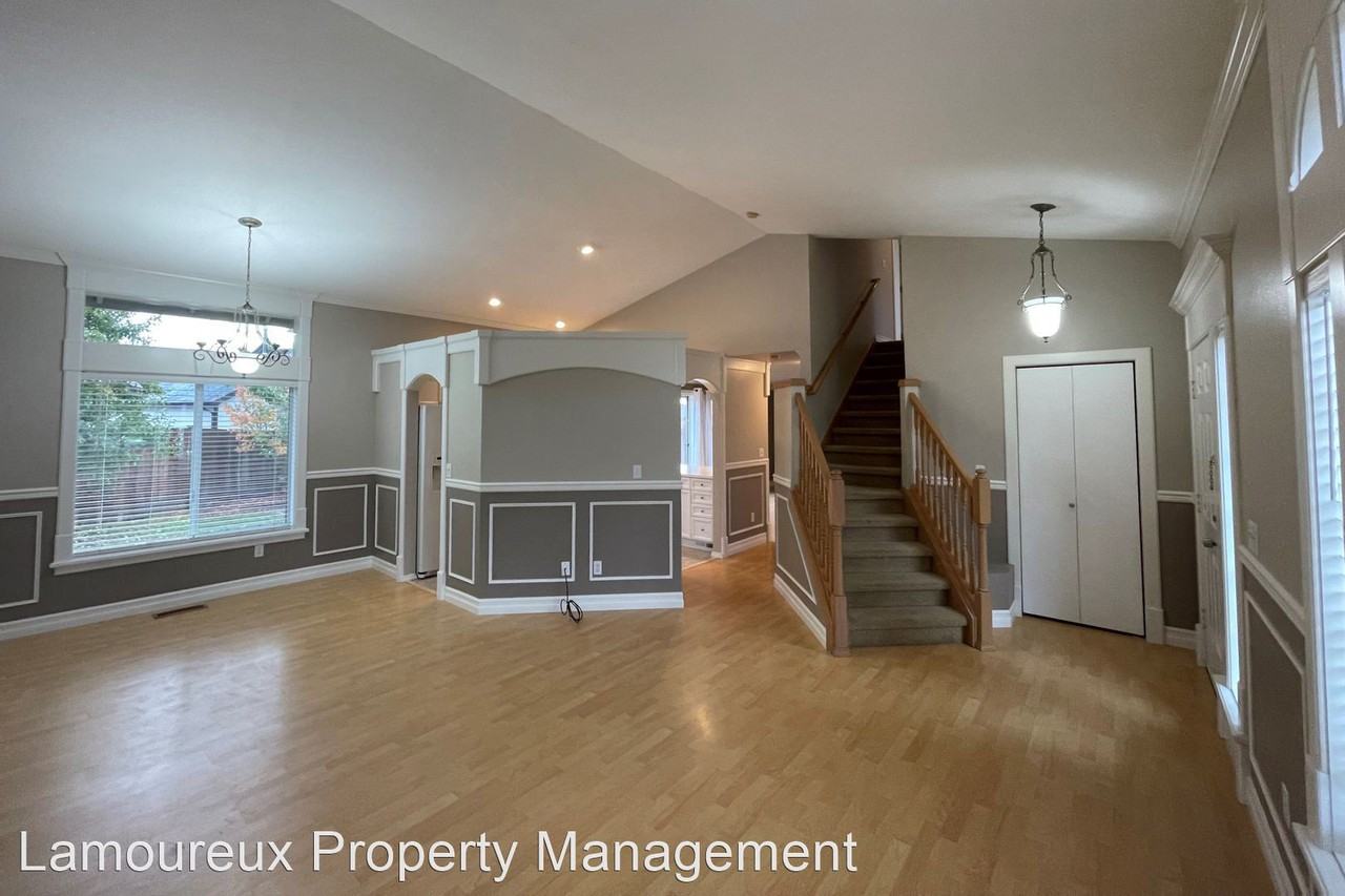 9006 17th St Ne - Photo 2 of 16