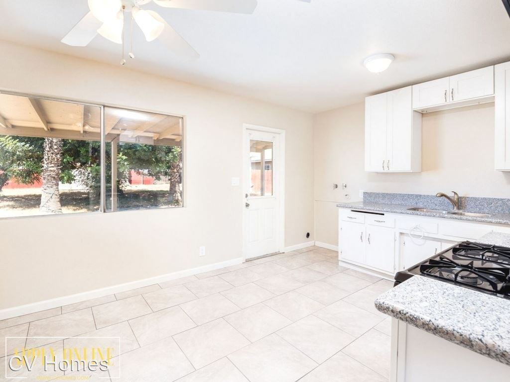 4345 Conning St - Photo 3 of 11
