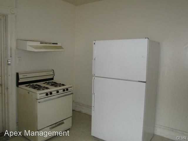 911 Allen Street - Photo 3 of 7