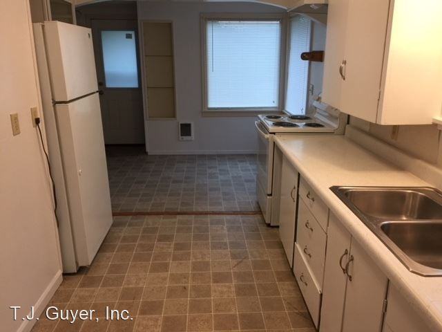 1316 Harrison Ave - Photo 2 of 5
