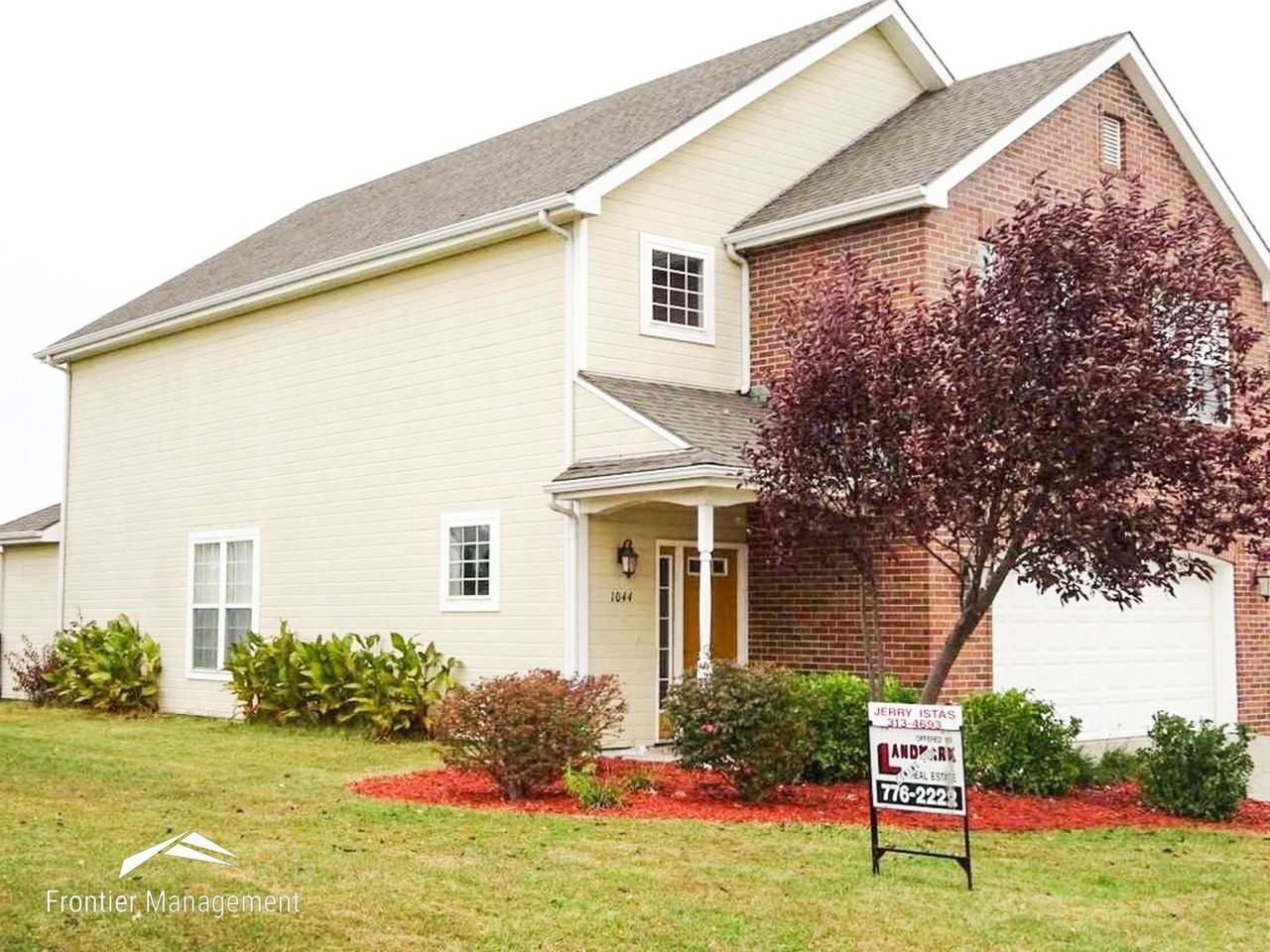 1044 Burton Pl - Photo 2 of 10