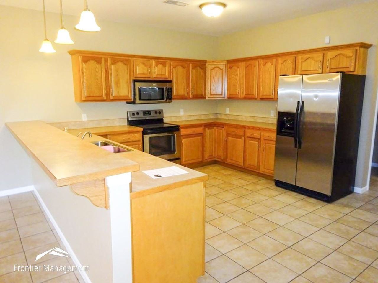 1044 Burton Pl - Photo 3 of 10