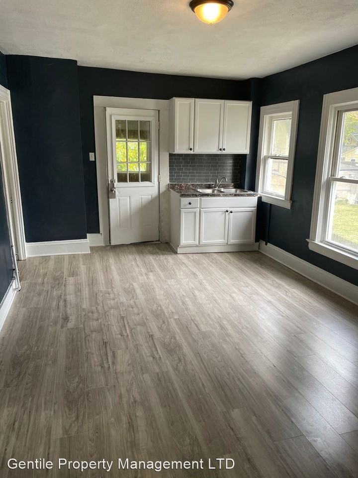 1373 E 52nd St - Photo 2 of 8