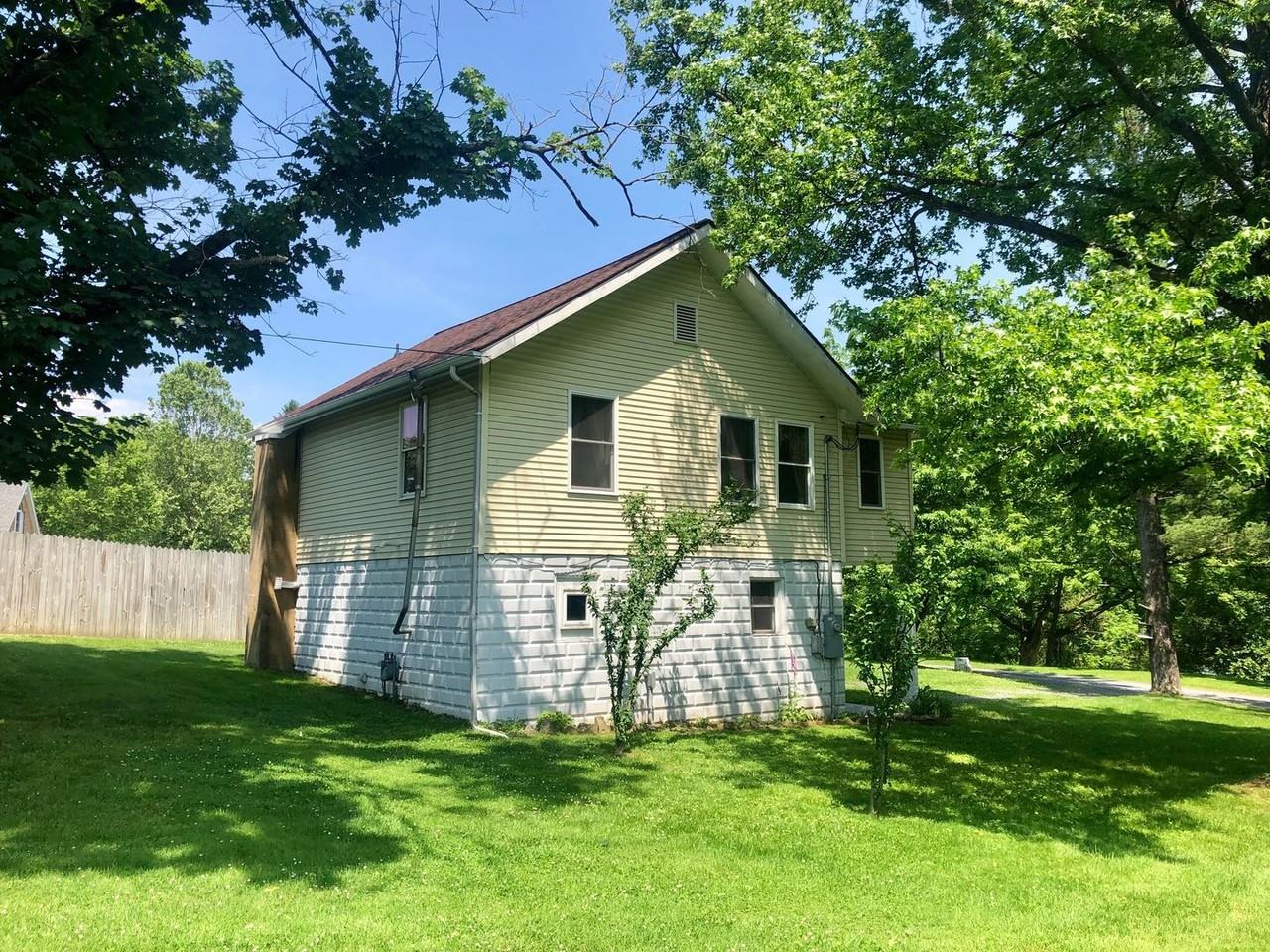 776 Fairmont Rd - Photo 2 of 15