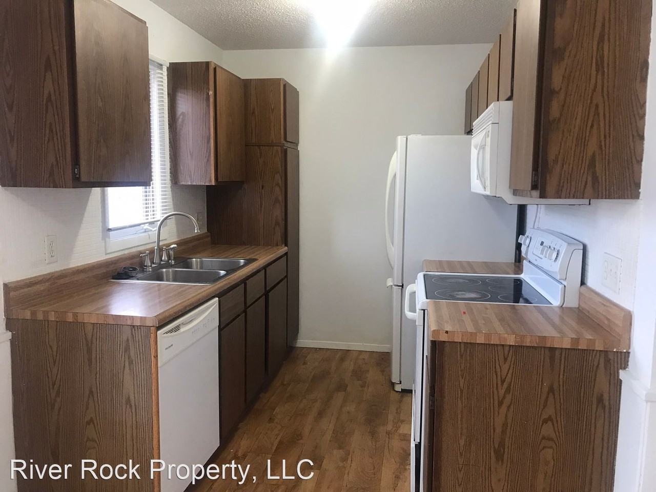 440 22nd St E - Photo 3 of 15
