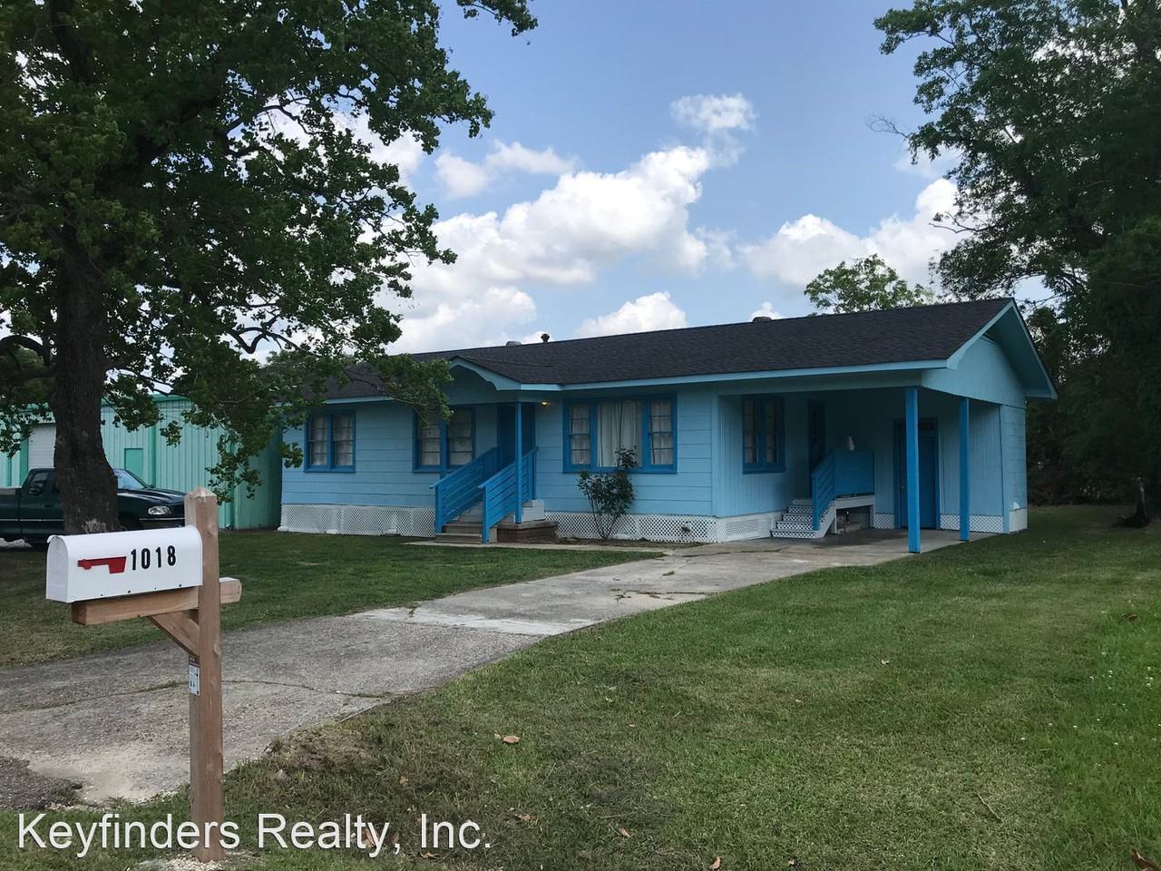 1018 S Mire Ave - Photo 2 of 8