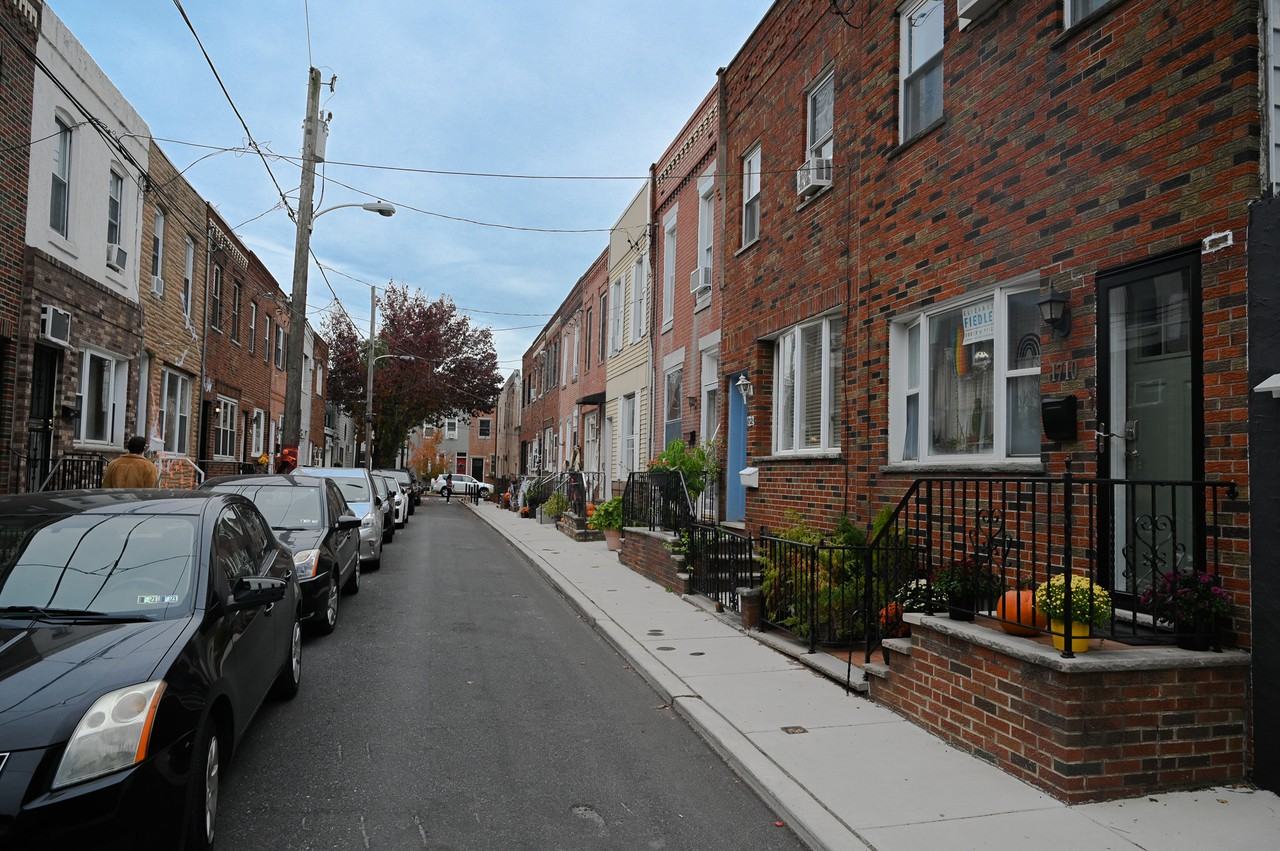 1712 S Iseminger St - Photo 2 of 7