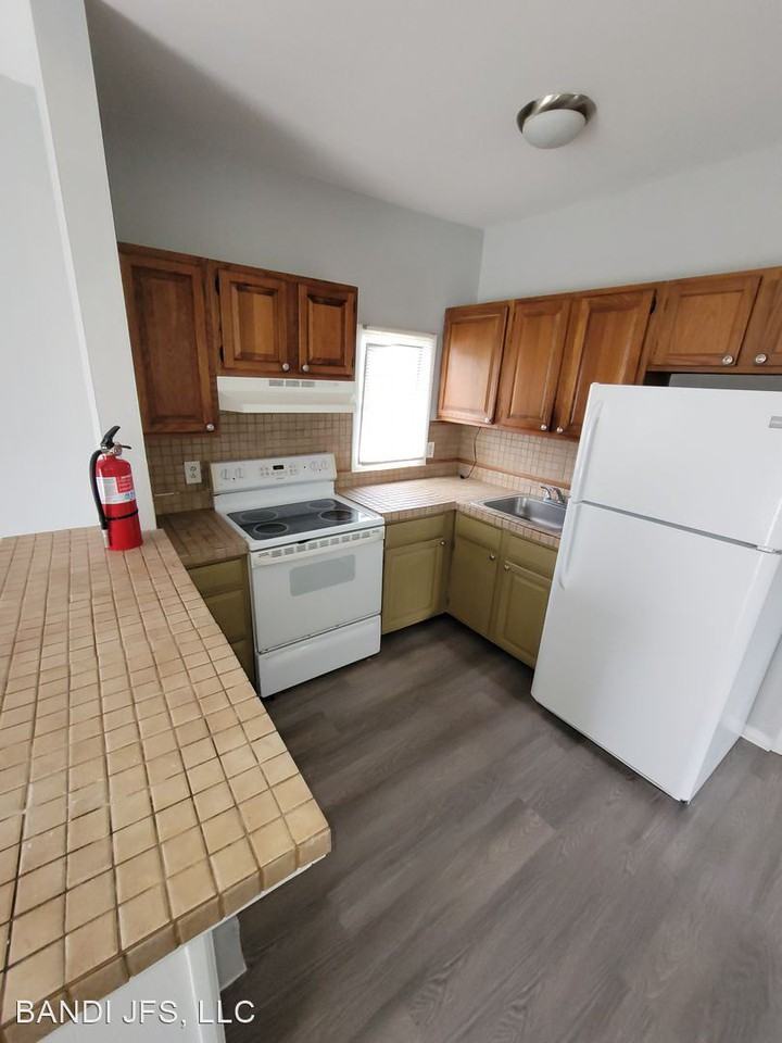 8 & 10 N Franklin Blvd - Photo 2 of 4