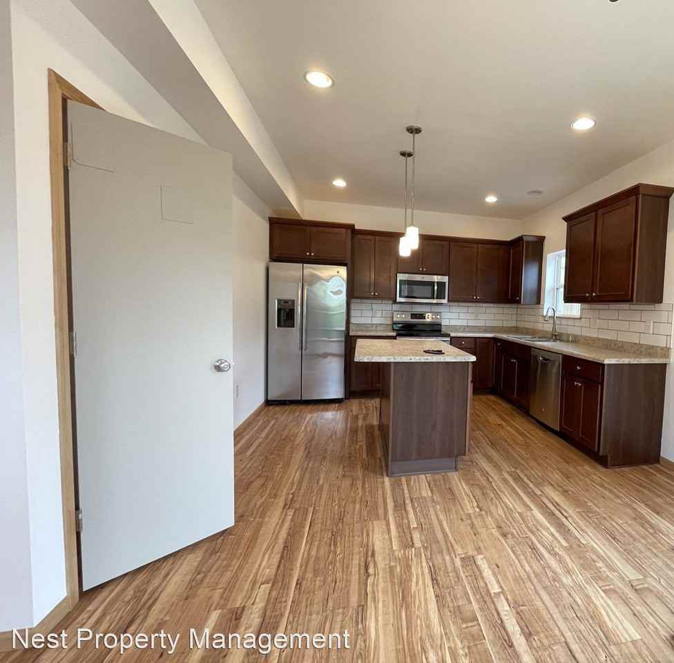 901 - 905 Scott Park Dr - Photo 3 of 50
