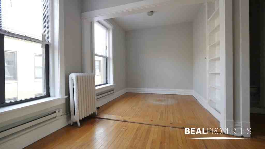 438 W Belden Ave - Photo 2 of 10