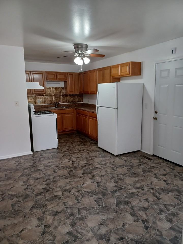 2749 W 18th St - Photo 2 of 12