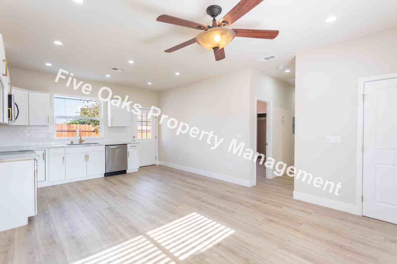 811 1/2 Natoma St - Photo 3 of 21