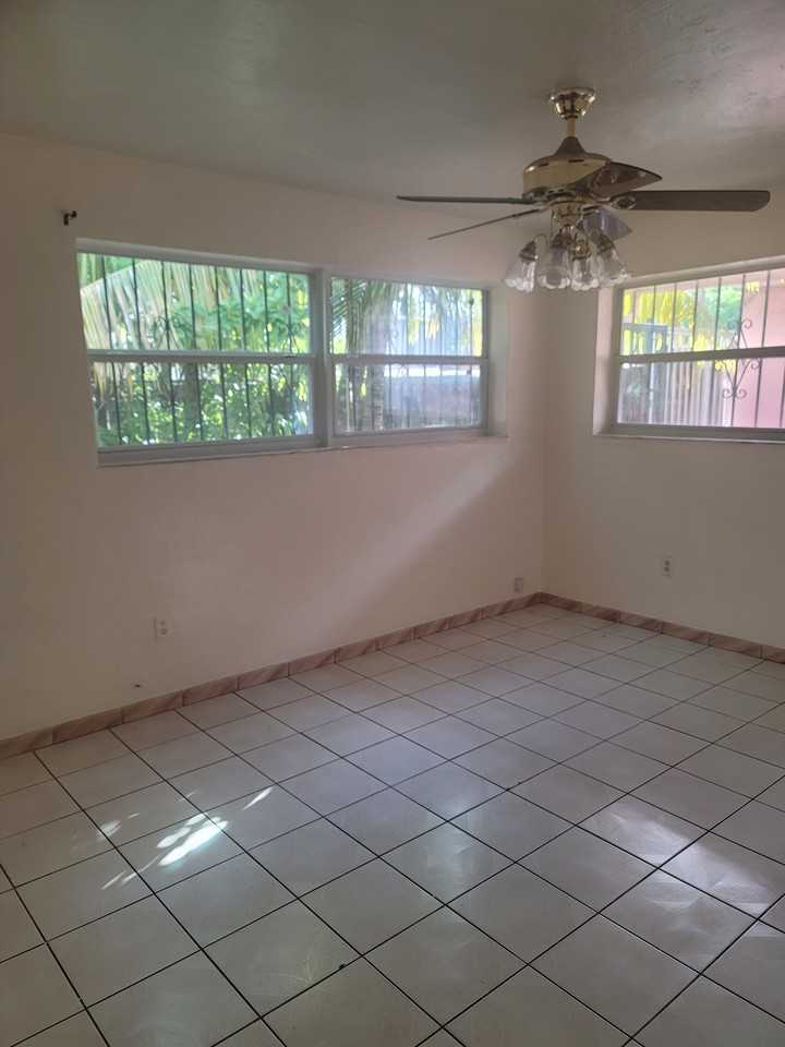 1092 Nw 24th St #1092 - Photo 2 of 7