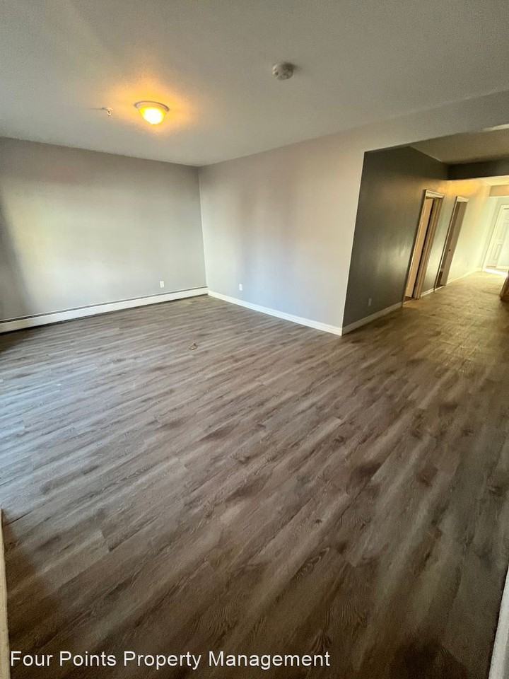 323 Concord St - Photo 2 of 9