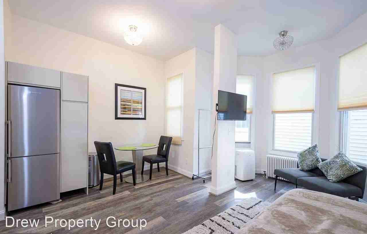 3003 P St NW - Photo 2 of 5