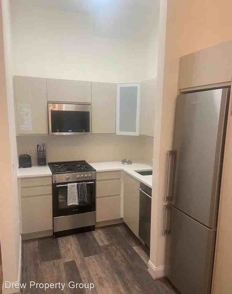 3003 P St NW - Photo 3 of 5